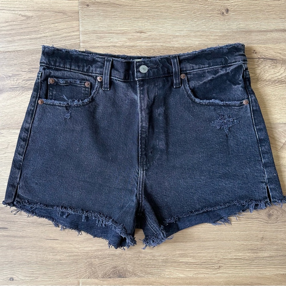 A&F The Mom Short Black Faded Denim
